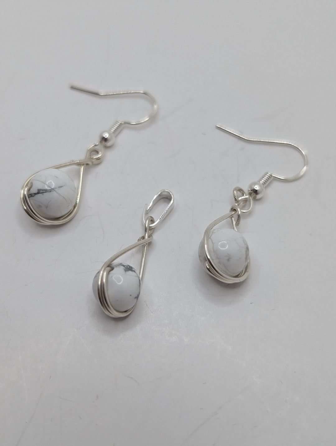 Howlite Teardrop Sterling Silver Earrings & Pendant Set