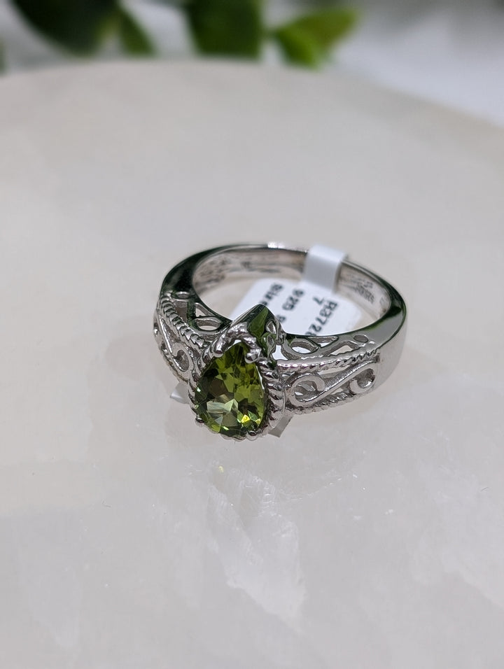 Teardrop Peridot Sterling Silver Ring (Size 7)